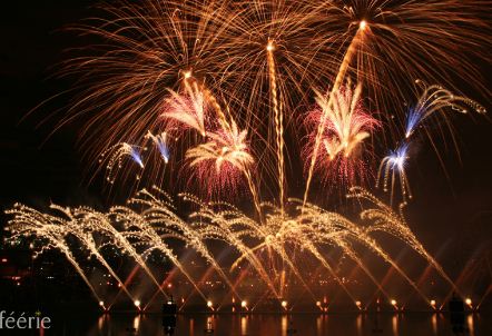 Feux d'artifice, spectacle de son et couleur, mariage	